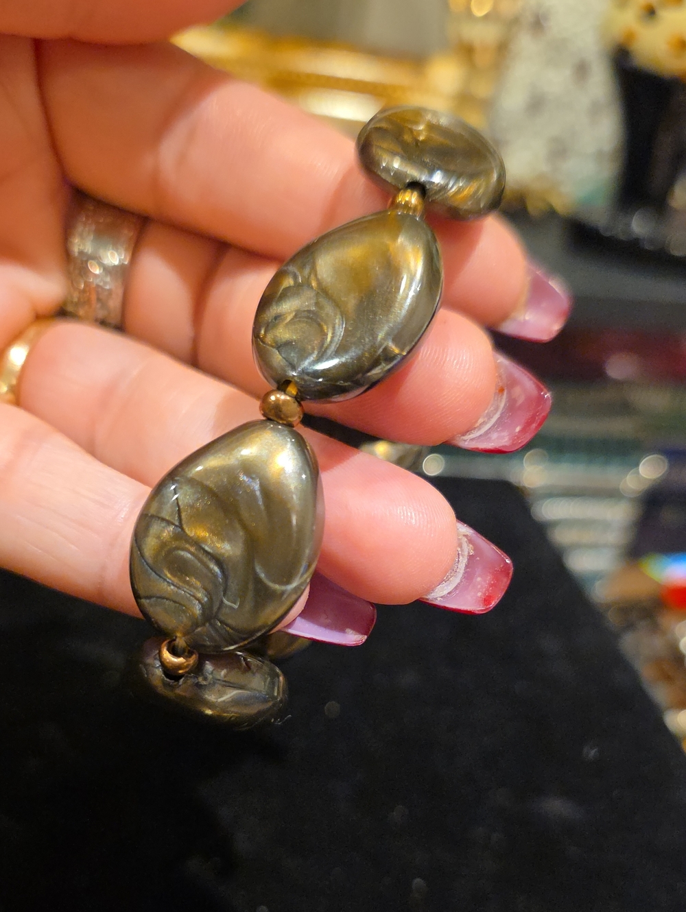 Source Unknown Olive Green Swirl Teardrop Bead Bracelet